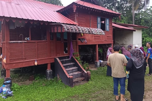 kaki dicucuk