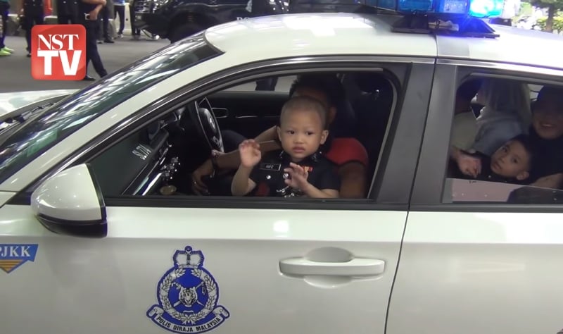 kereta polis