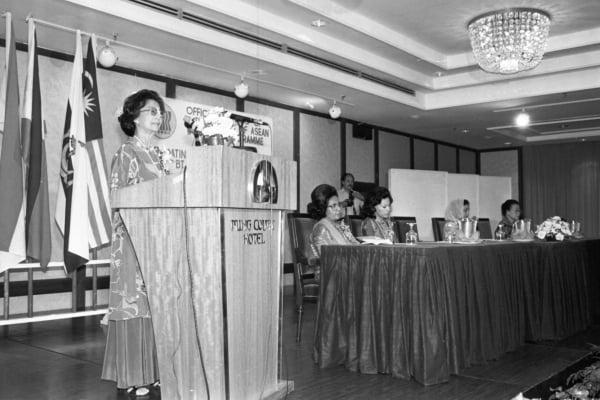 tun dr. hasmah