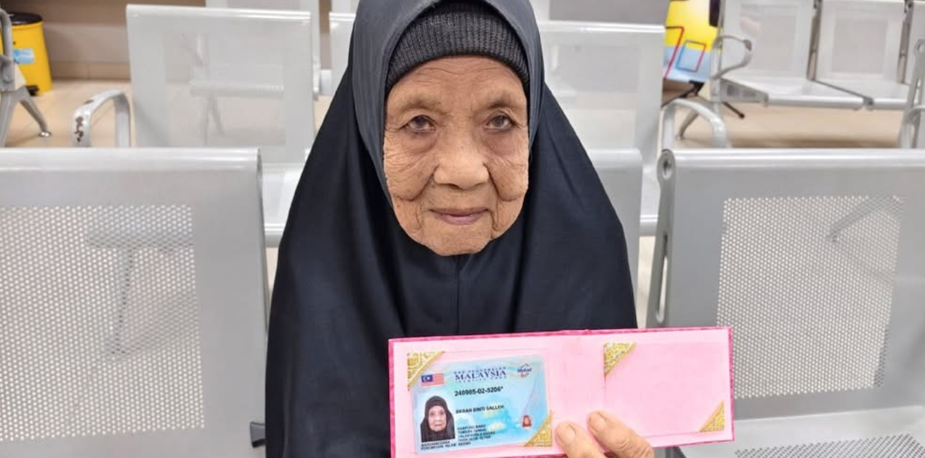 WARGA EMAS TERTUA