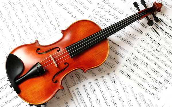 Mempelajari alat muzik, piano dan violin