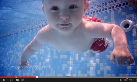 Umur Baru 7 Bulan, Bayi Belajar Berenang Bagai 'Pro'