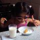 5 Tips Anak Duduk Diam Di Kedai Makan & Restoran