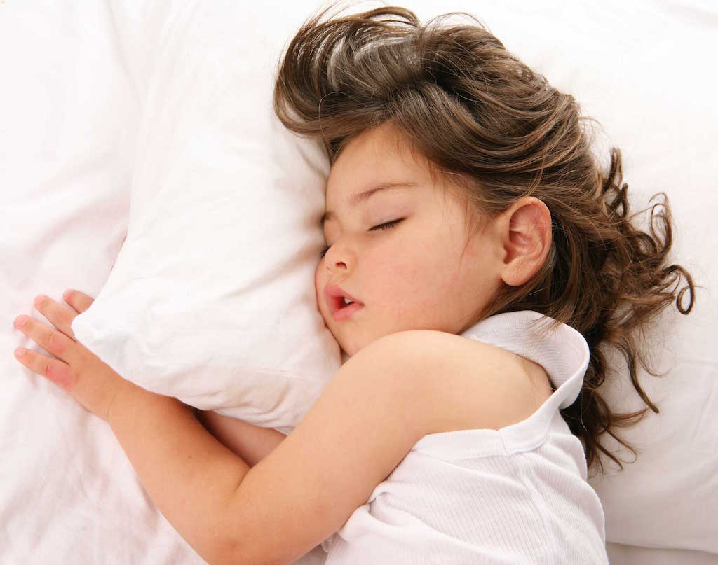 4 Cara Tidurkan Anak Awal Waktu. Tips Biar Mudah Lena!