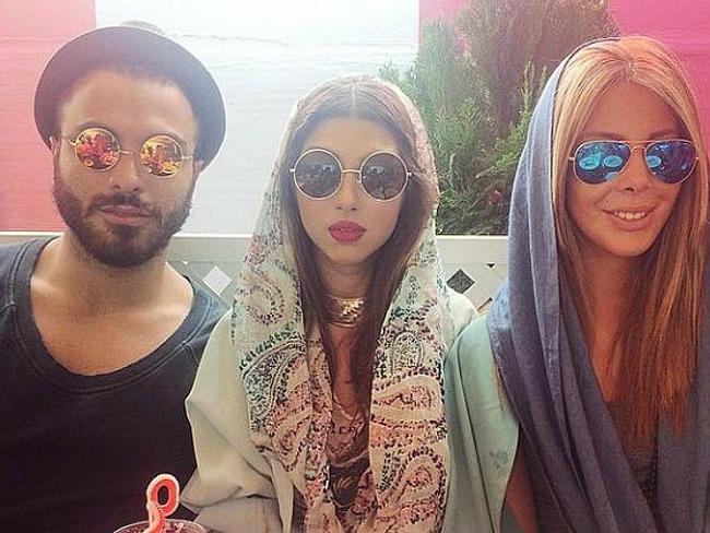 remaja-iran-bermewahan-hipster-shade