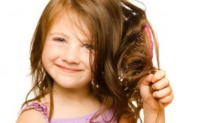7 Cara Melebatkan Rambut Bayi Dengan Cepat Elak Cukur Bantal