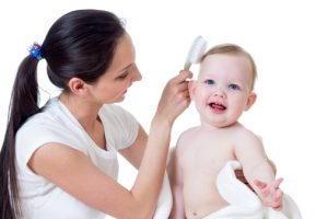 7 Cara Melebatkan Rambut Bayi Dengan Cepat, Elak 'Cukur Bantal'