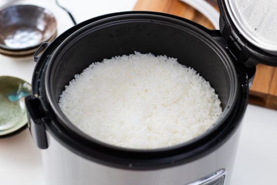Petua masak nasi tak cepat basi