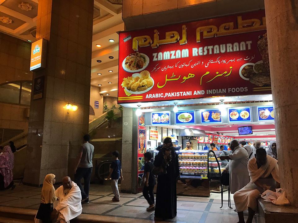 Antara kedai makan tepi jalan yang ada di Mekah