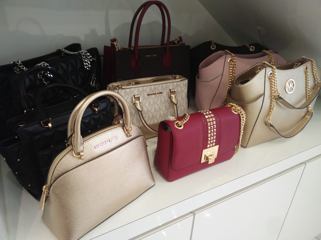Elak Ditipu, Personal Shopper Ini Kongsikan Tips Untuk Anda Kenal Handbag  Ori Atau Fake!