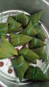 Cara Mudah Buat Ketupat Pulut Guna Daun Pandan. Lembut & Harum Semerbak!