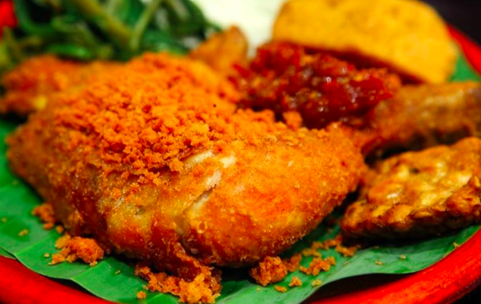 Terliurnya Resipi Nasi Ayam Penyet Viral Persis Restoran Indonesia Ini Mesti Tambah