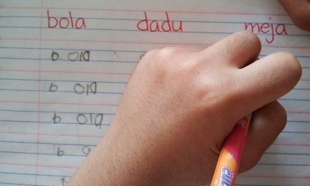 cara ajar anak menulis